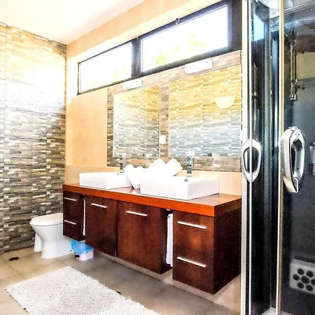 Casa de Férias Charming House In With Shared Pool