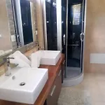 펜션 Charming House In With Shared Pool *