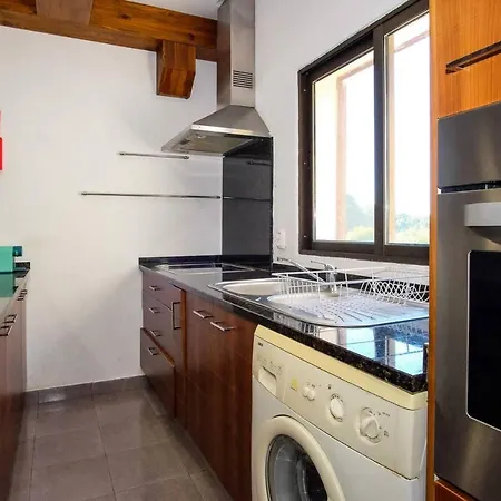 Charming House In With Shared Pool *