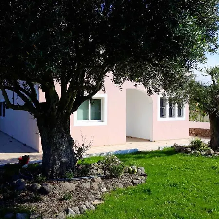 펜션 Charming House In With Shared Pool