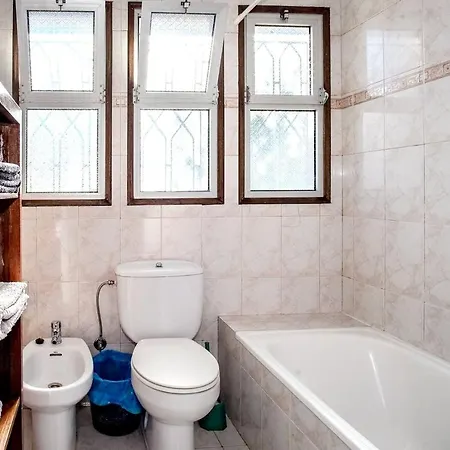 Charming House In With Shared Pool *