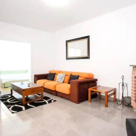 Charming House In With Shared Pool
